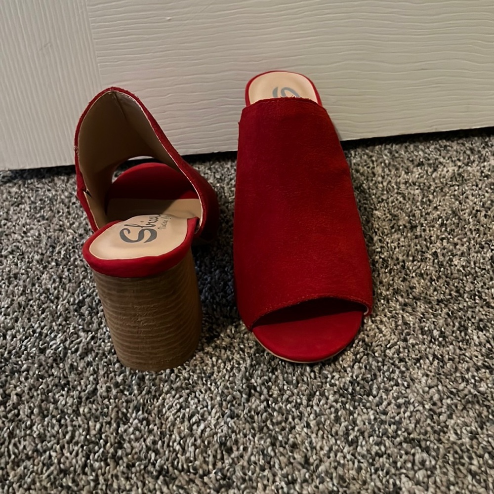 Red peep toe heal.